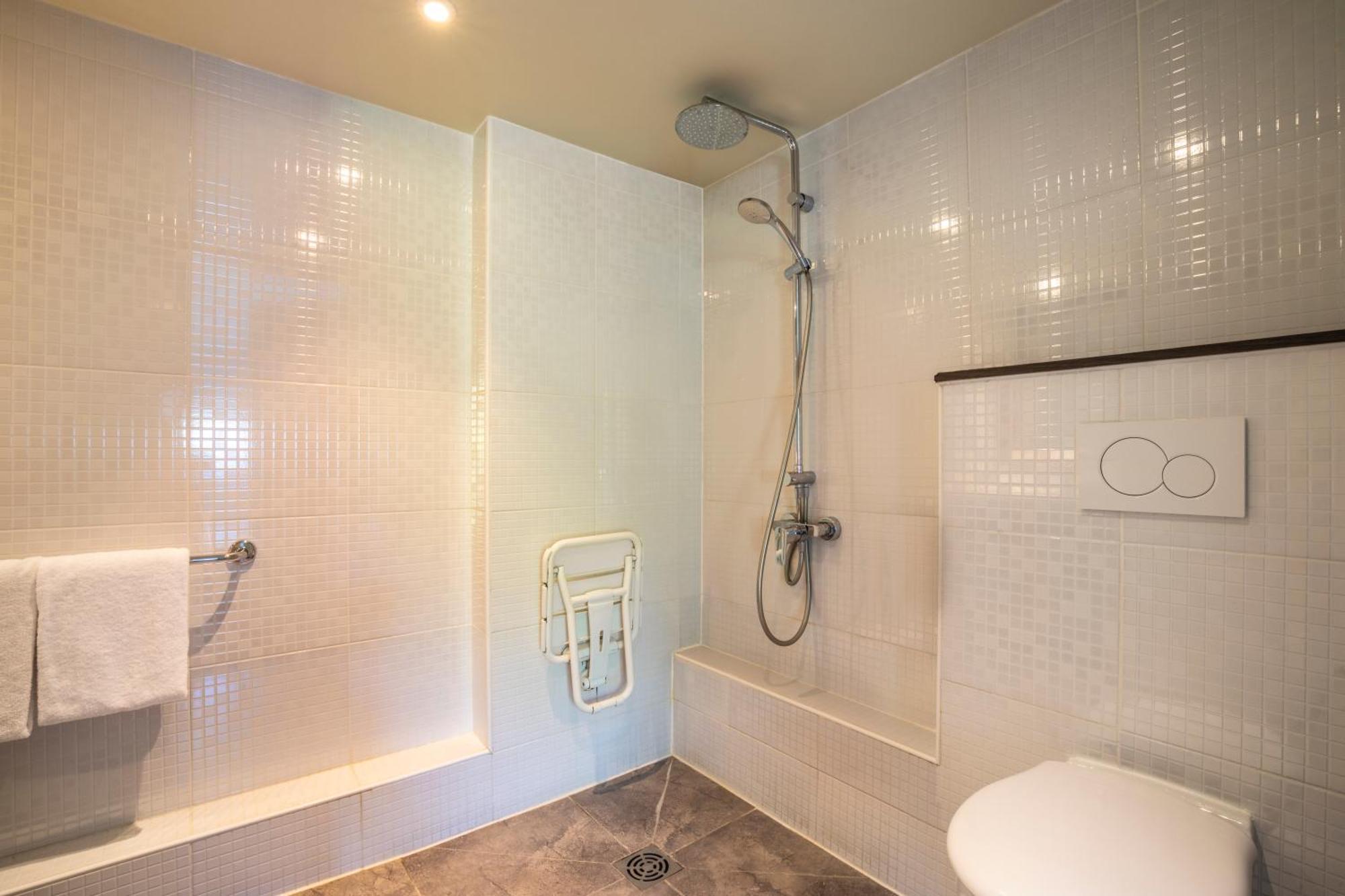 Campanile Nimes Sud - Caissargues Hotel Buitenkant foto
